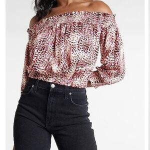 NWT Women's Off-Shoulder Printed Top
